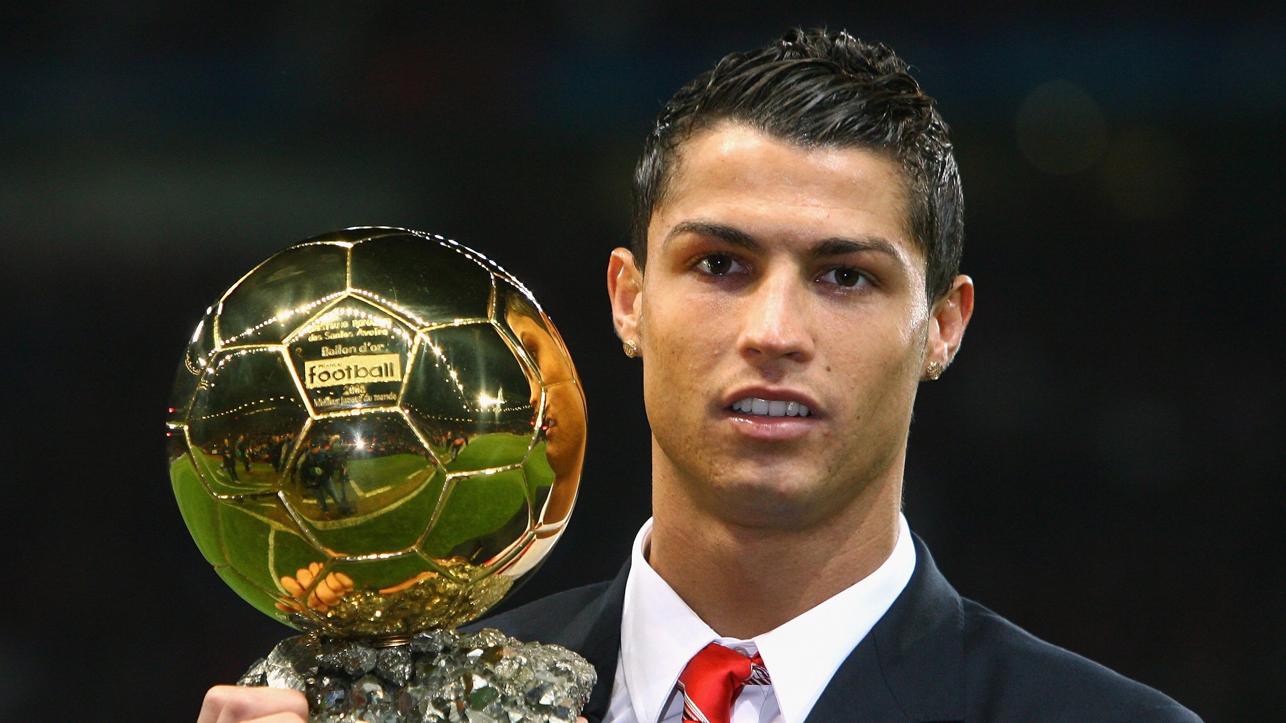 FB体育在线-阿什拉夫一锤定音！巴西绝杀乌克兰背后的战术博弈与个人英雄主义