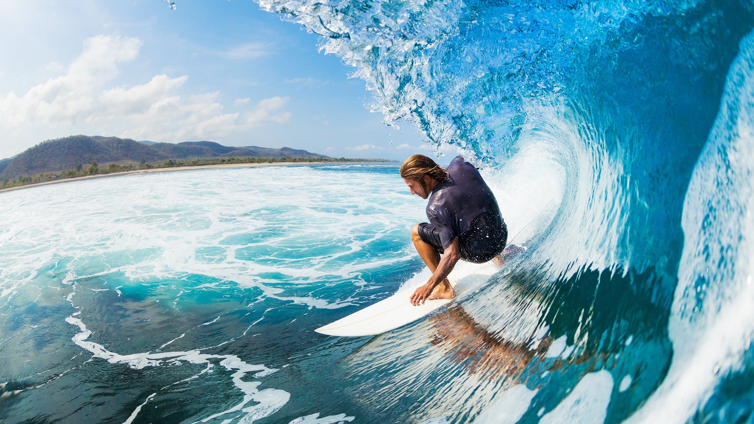 赛道上的破晓，伊萨克在F1新赛季揭幕战之夜的压力爆发